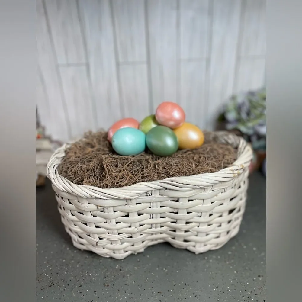 12” Basket! White, Infinity Shape No Handle Prefilled with Moss EPC
